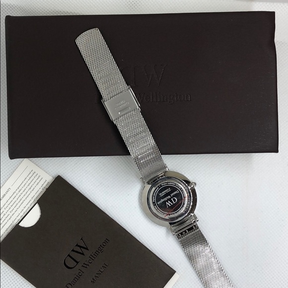 Daniel Wellington Classic Petite Sterling 32mm - Picture 3 of 4